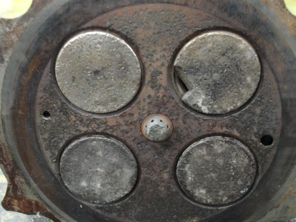 Cylinder head with a failed valve